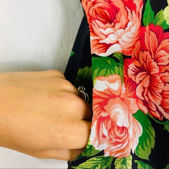 Honey Punch black pink floral romper size small - Picture 3 of 10